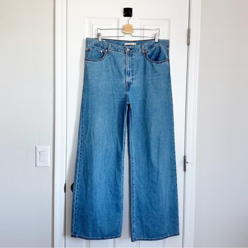 Levi's Premium Ribcage Wide-Leg Jeans in Far and Wide Medium Wash Size 33 - Picture 10 of 16